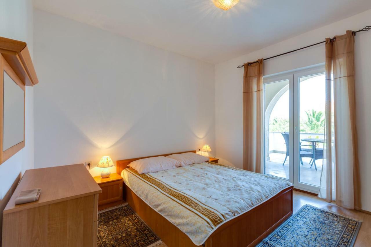 Apartmani Gordana Mali Losinj Ngoại thất bức ảnh