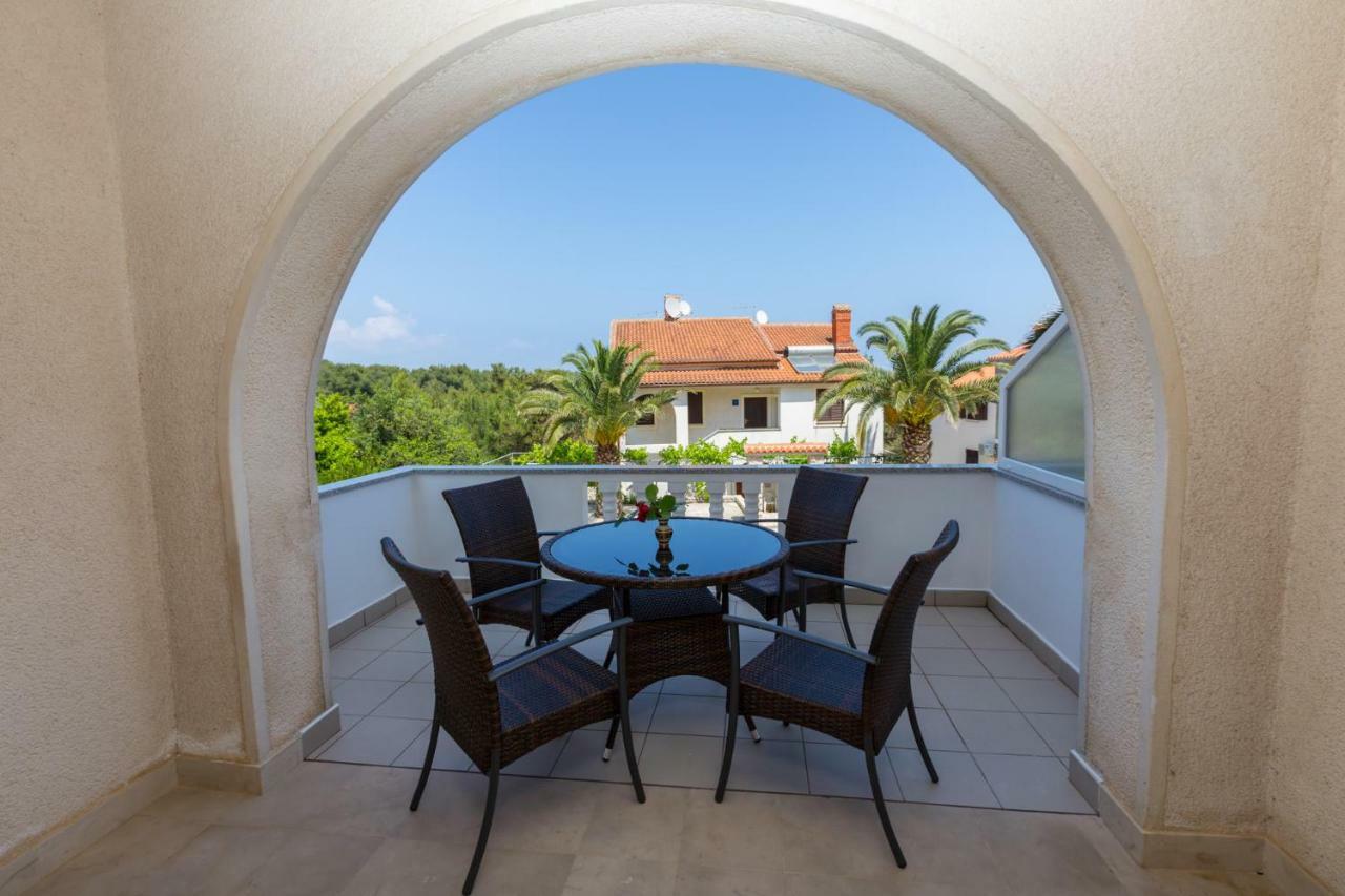 Apartmani Gordana Mali Losinj Ngoại thất bức ảnh