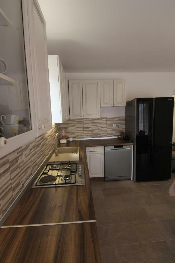 Apartmani Gordana Mali Losinj Ngoại thất bức ảnh