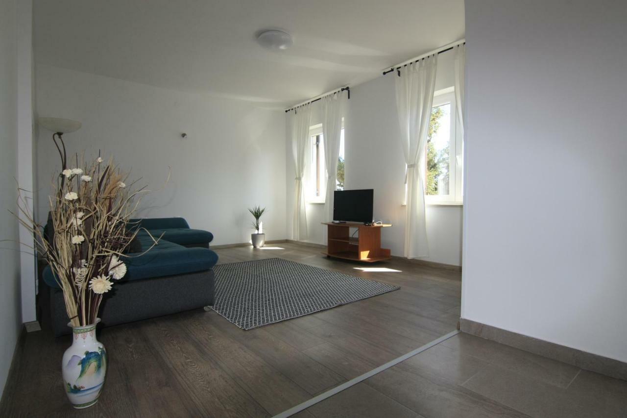 Apartmani Gordana Mali Losinj Ngoại thất bức ảnh