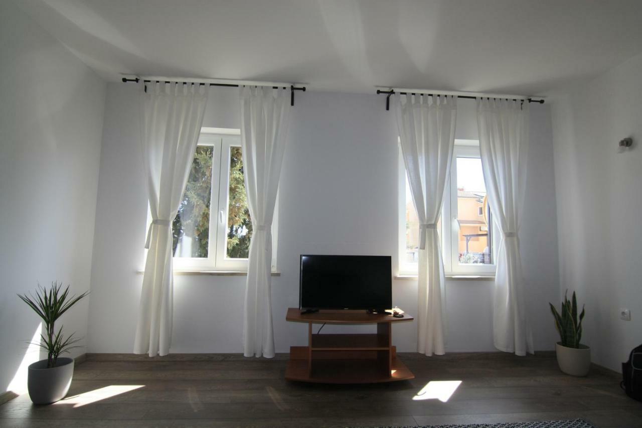 Apartmani Gordana Mali Losinj Ngoại thất bức ảnh